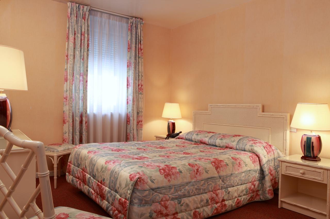 Hôtel Le Roosevelt Givet Buitenkant foto
